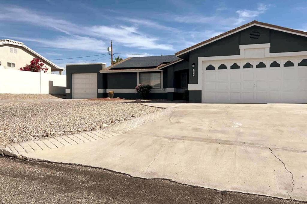 Spacious Getaway! Pool, Spa, Sleeps 9 Lake Havasu City Exteriör bild
