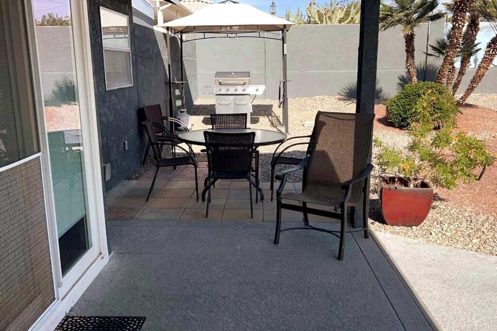 Spacious Getaway! Pool, Spa, Sleeps 9 Lake Havasu City Exteriör bild