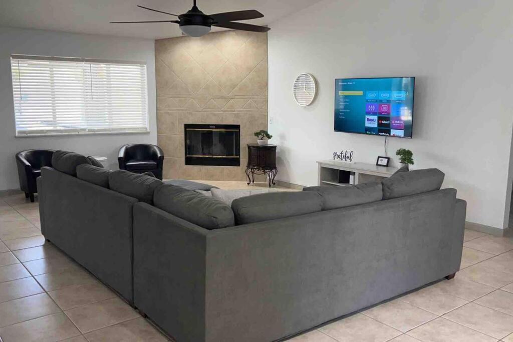 Spacious Getaway! Pool, Spa, Sleeps 9 Lake Havasu City Exteriör bild