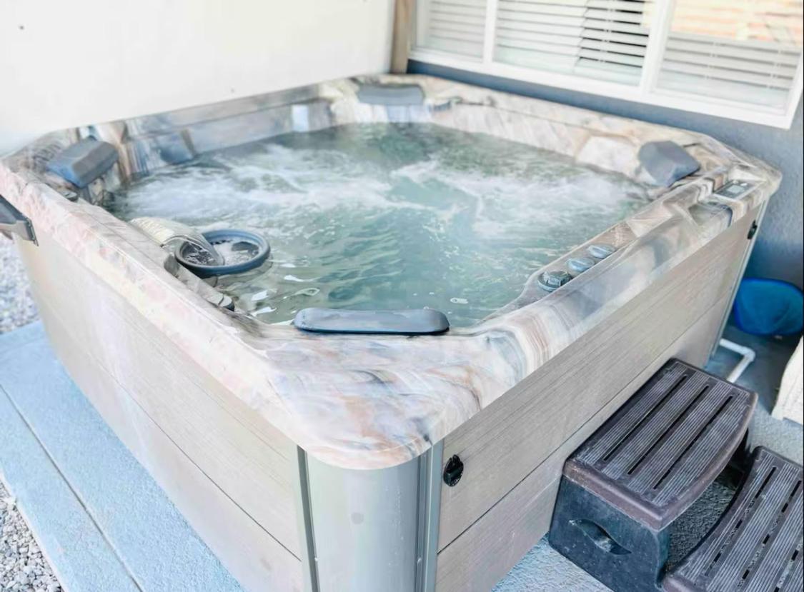 Spacious Getaway! Pool, Spa, Sleeps 9 Lake Havasu City Exteriör bild